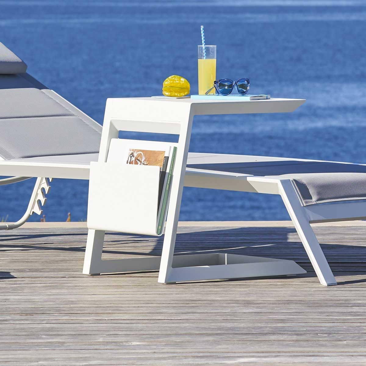 etevert - table d'appoint Allure - 50x50 cm - acier blanc