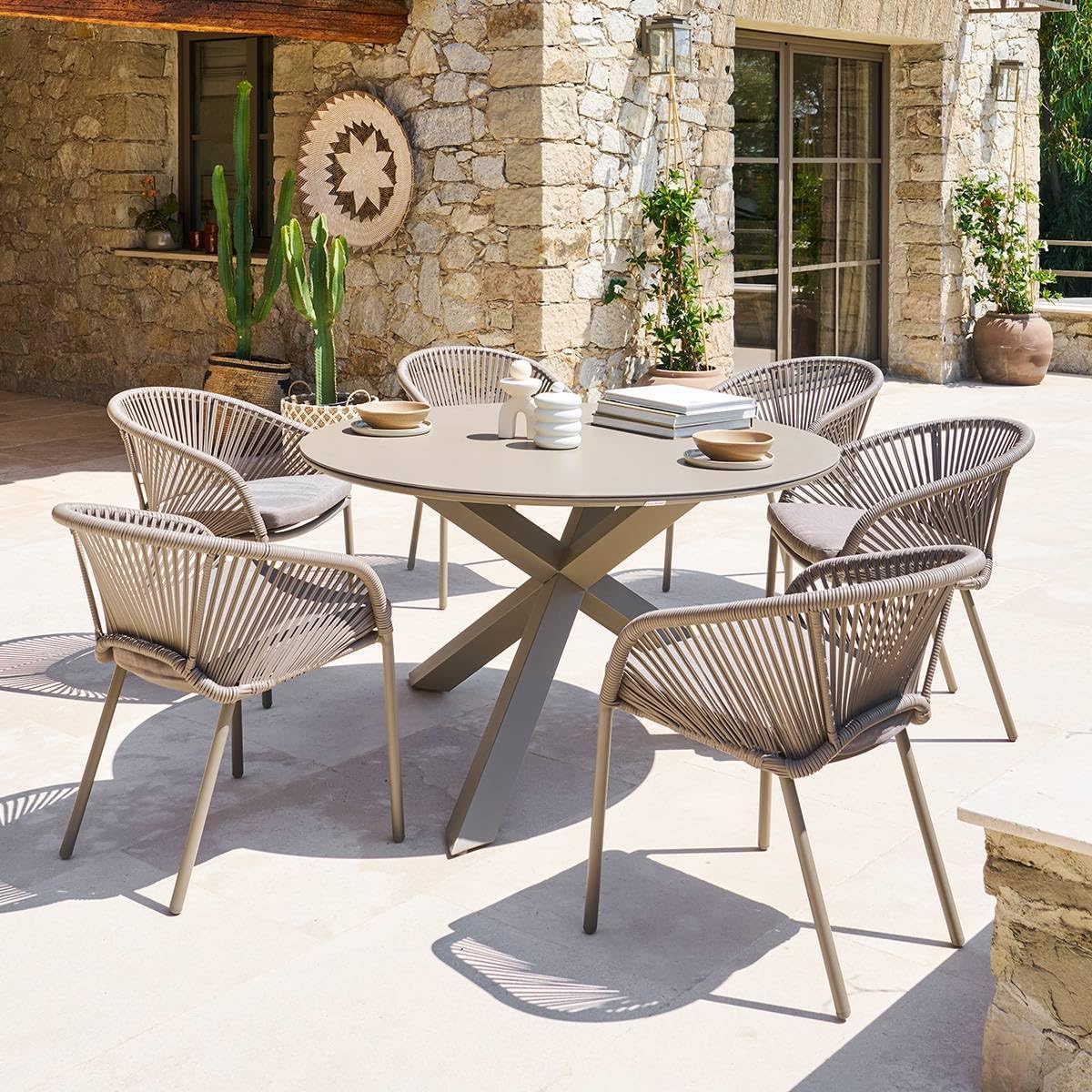 etevert - Table de jardin Oryon - 130cm ronde - 6 places, coloris café