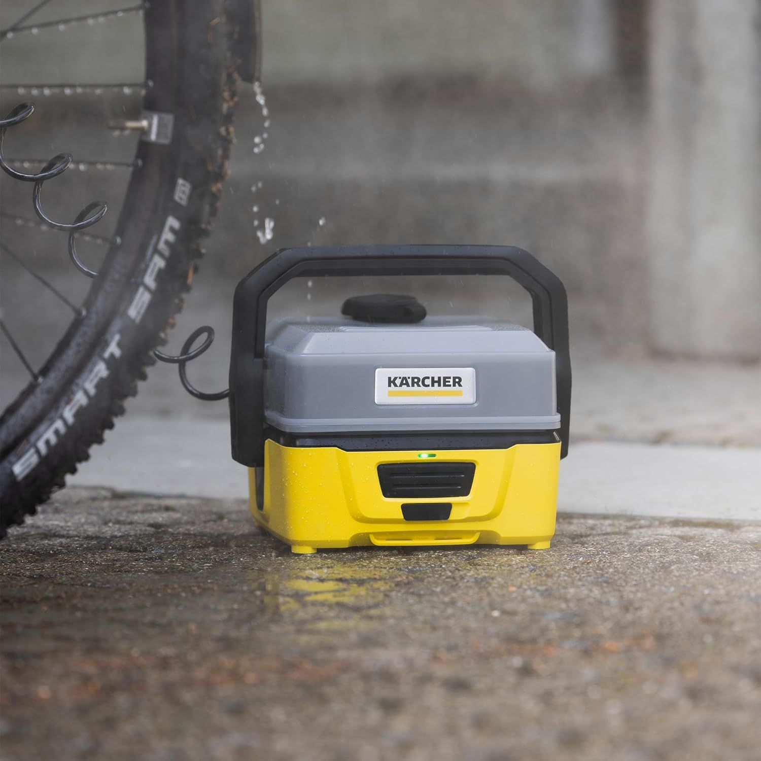 etevert Nettoyeur à Pression Mobile OC 3 + Kit Vélo, Débit : 2 L/h, Réservoir d'eau : 4 L, Tuyau : 2,8 m, Buse à Jet Plat, Brosse Universelle, Nettoyant, Bonnette Microfibres, Boîte de Rangement