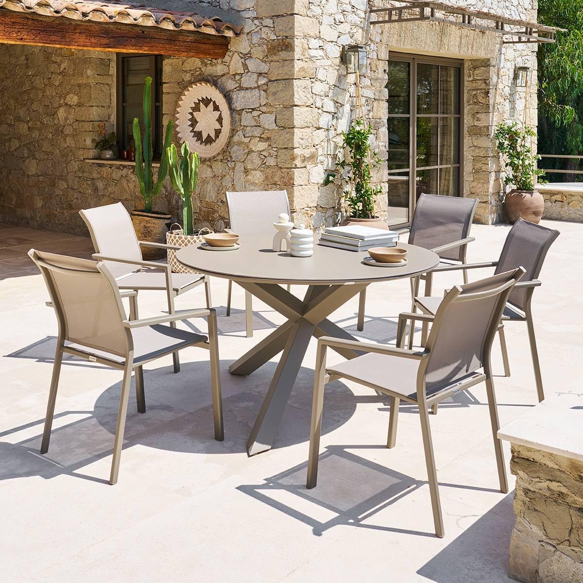 etevert - Table de jardin Oryon - 130cm ronde - 6 places, coloris café
