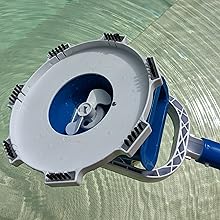 Dessous hélice avec système de clic et 7 brosses sans fil pour piscine etevert Marvelix.